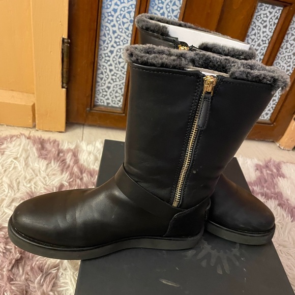 Ugg classic berge black short all leather boots - Picture 2 of 9